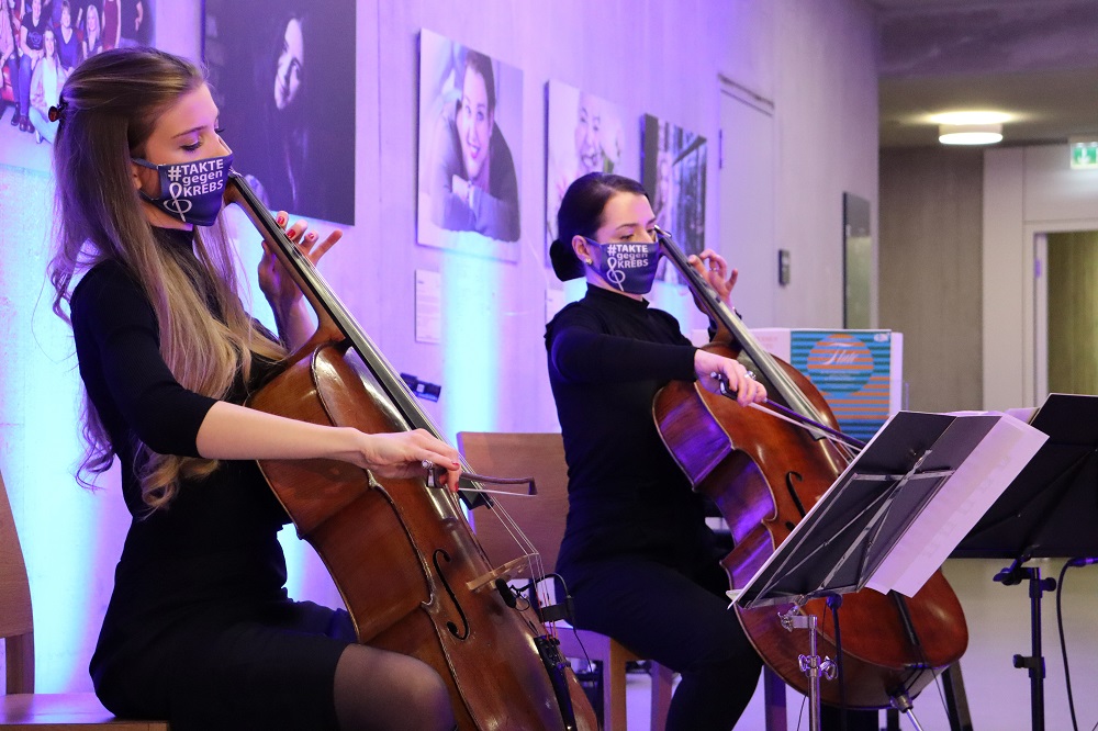 Two cellists at Takte gegen Krebs 2020